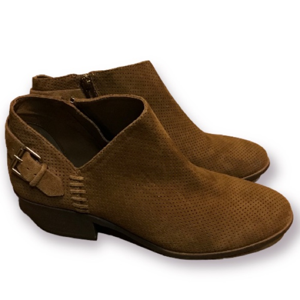 VINCE CAMUTO BROWN LEATHER PERFORATED BOOT WITH SIDE ZIPPER AND BUCKLE